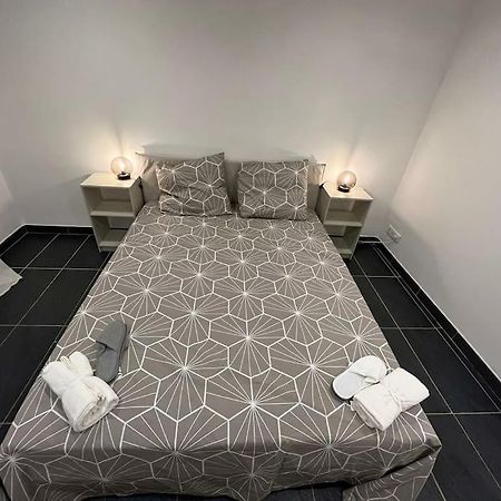 Grand Appartement Climatise Et Fonctionnel Marseille Luaran gambar