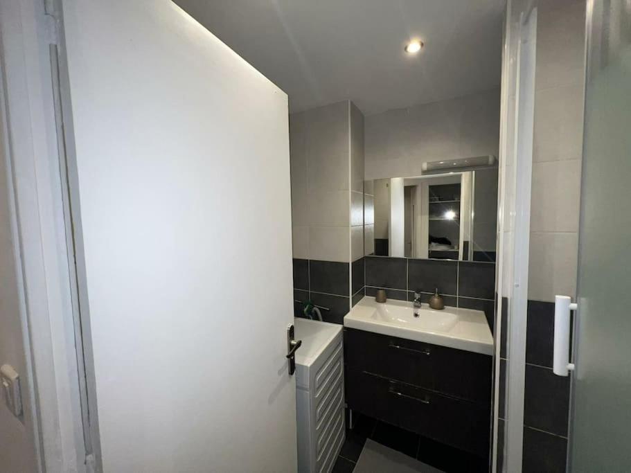 Grand Appartement Climatise Et Fonctionnel Marseille Luaran gambar